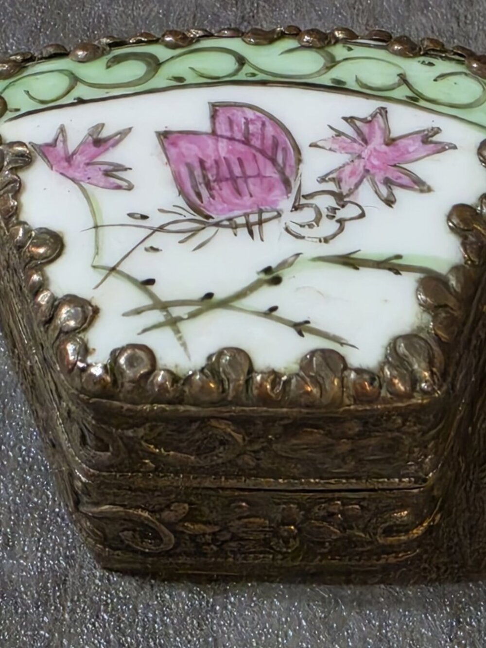 Beautiful Vintage Chinese Porcelain Shard Trinket Box – Butterfly Motif